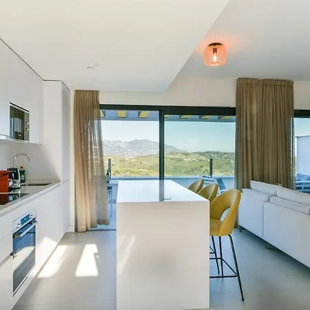 Apartment Penthouse With Sea Views *