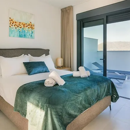 Penthouse With Sea Views *