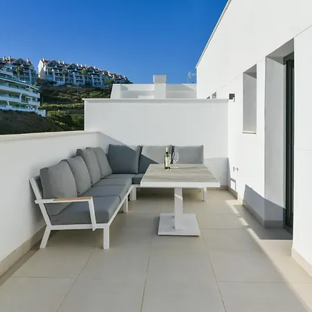 Penthouse With Sea Views *